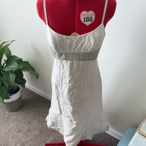 NWOT Badgley Mischka White & Gold jacquard Detail Cocktail dress